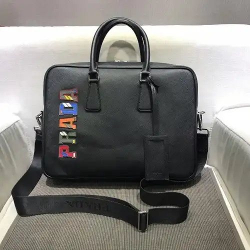 Pra*a bags 1917m0096