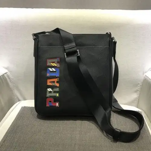 Pra*a bags 1917m0097
