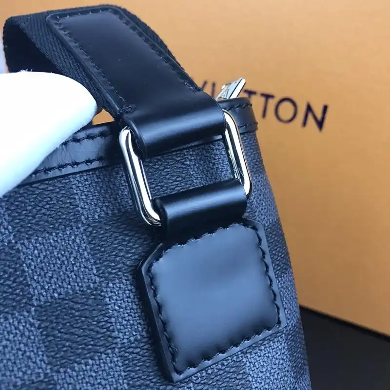 LV Bags 19B570133