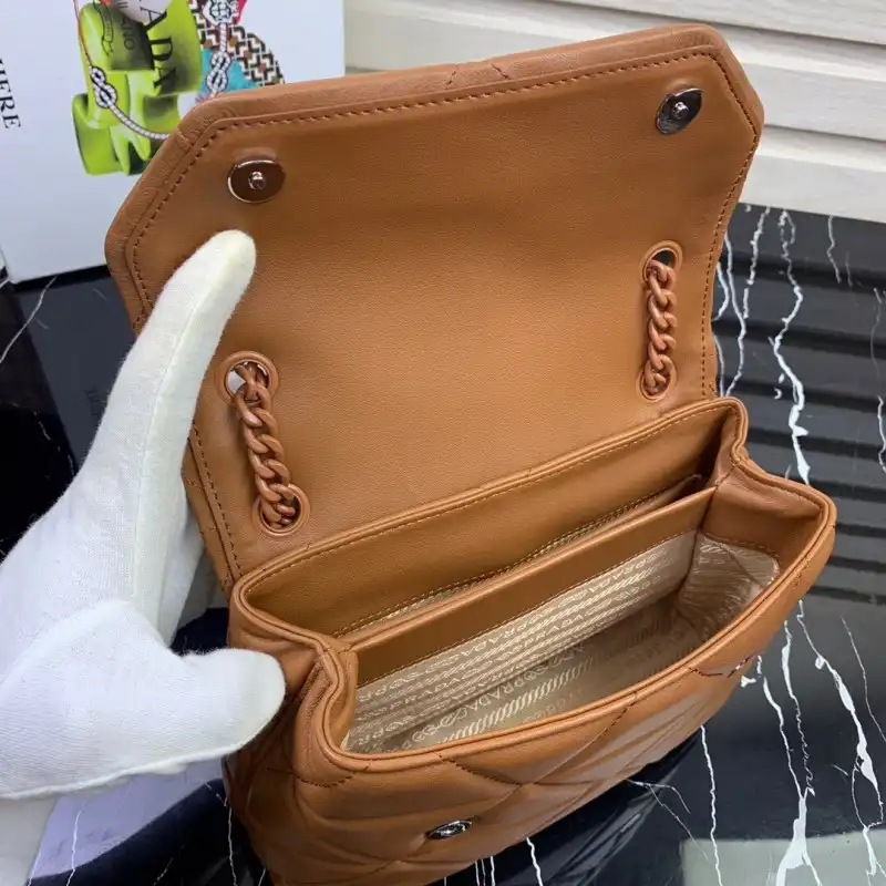 Pra*a bags 19b57b0057