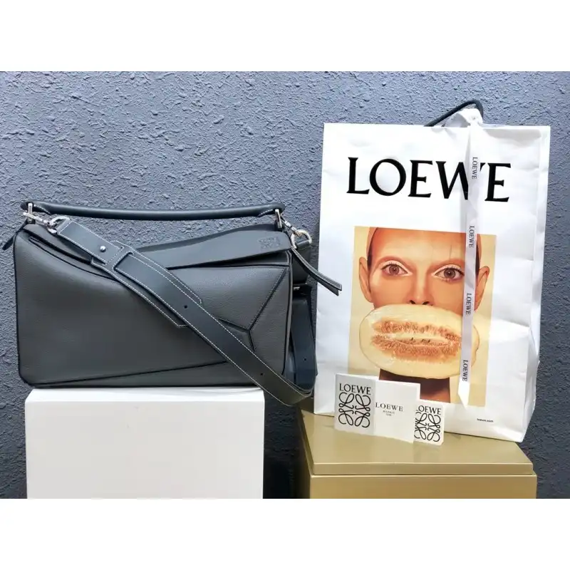 L0ew* s bag 19yan0004