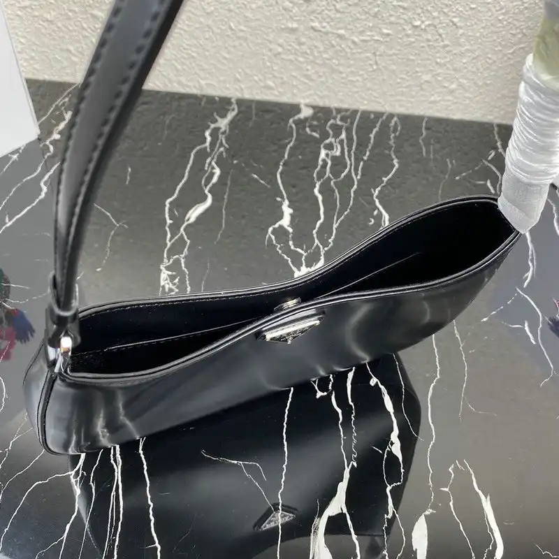 Pra*a bags 2010b570003