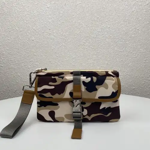 Pra*a bags 208b570117