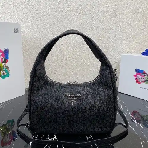Pra*a bags 208b570126