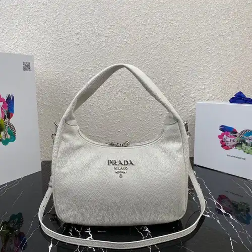 Pra*a bags 208b570128