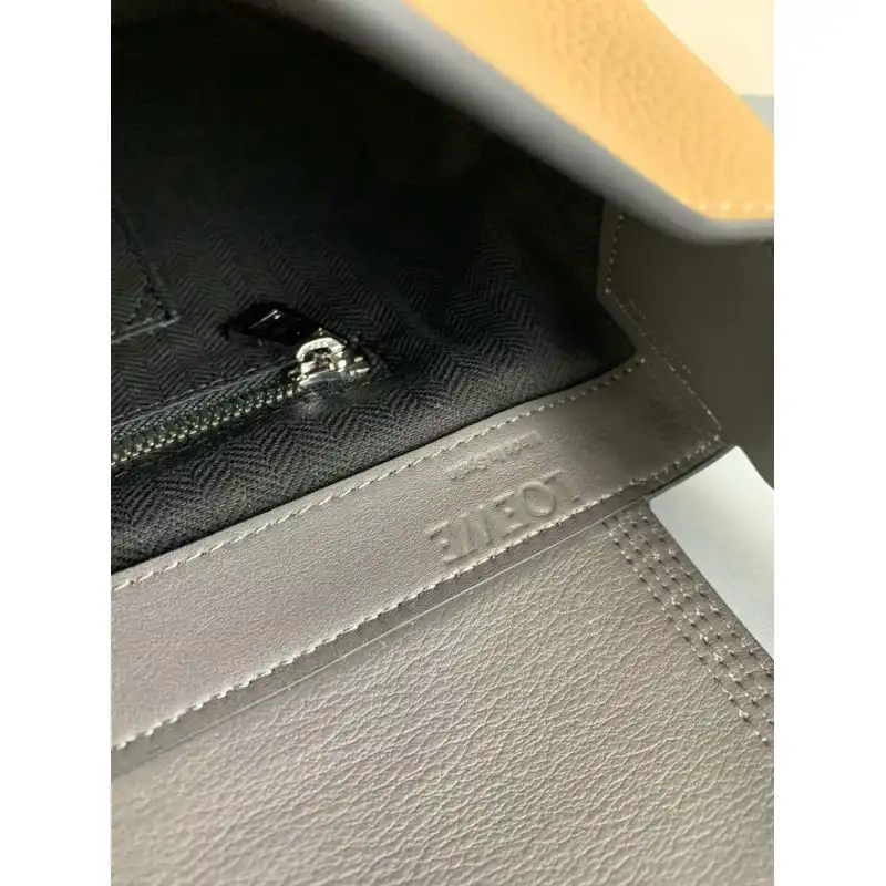 L0ew* bags 20dj570182