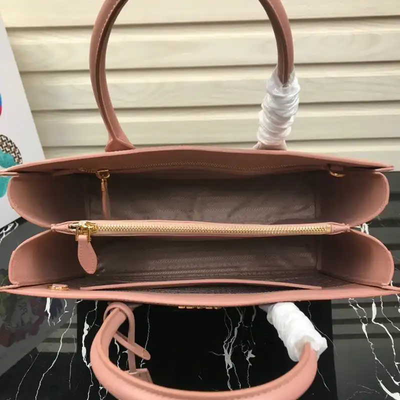 Pra*a bags 20b570198