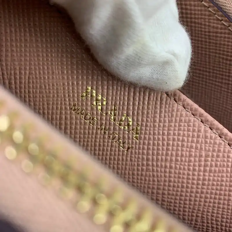 Pra*a bags 20b570210