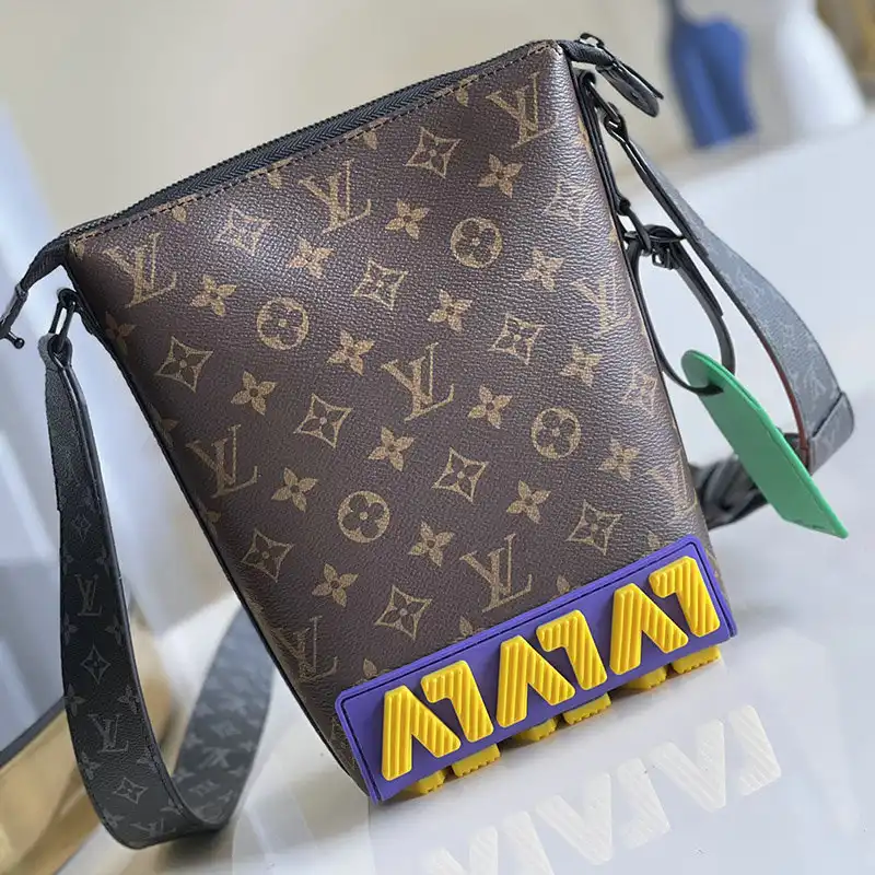 LV Bags 2106DJ0008