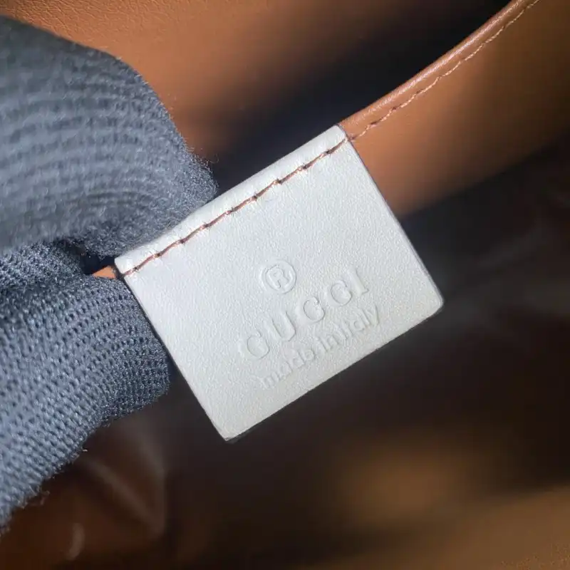 G*u*i s bags 2108ya0018