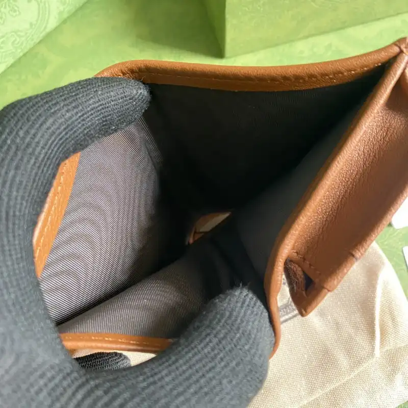 G*u*i s bags 2108ya0070