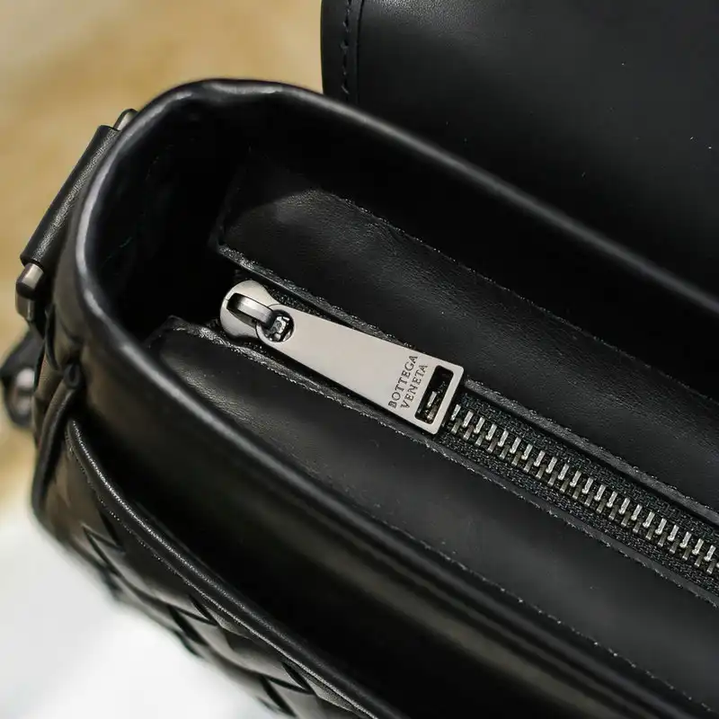 bo*te*ga Ve*ne*ta bags 2111yz0017