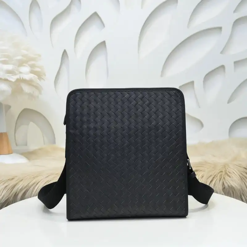 bo*te*ga Ve*ne*ta bags 2111yz0085