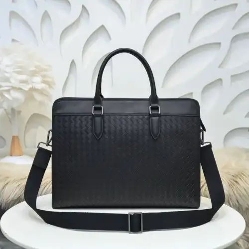 bo*te*ga Ve*ne*ta bags 2111yz0086