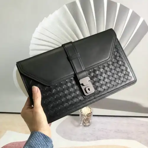 bo*te*ga Ve*ne*ta bags 2111yz0090