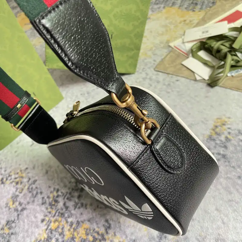 G*u*i bag 2208dj0038