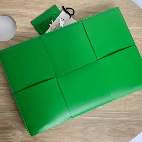 bo*te*ga Ve*ne*ta bag 2209sf0027