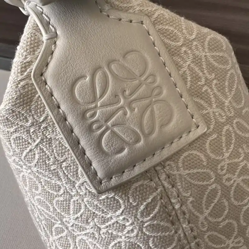 L0ew* bag 2210ya0046