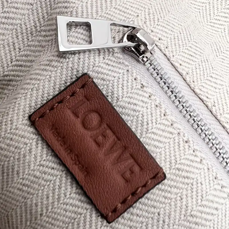 L0ew* bag 2210ya0047