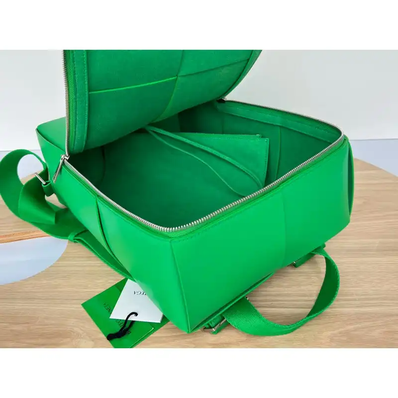 bo*te*ga Ve*ne*ta bag 2211sf0014