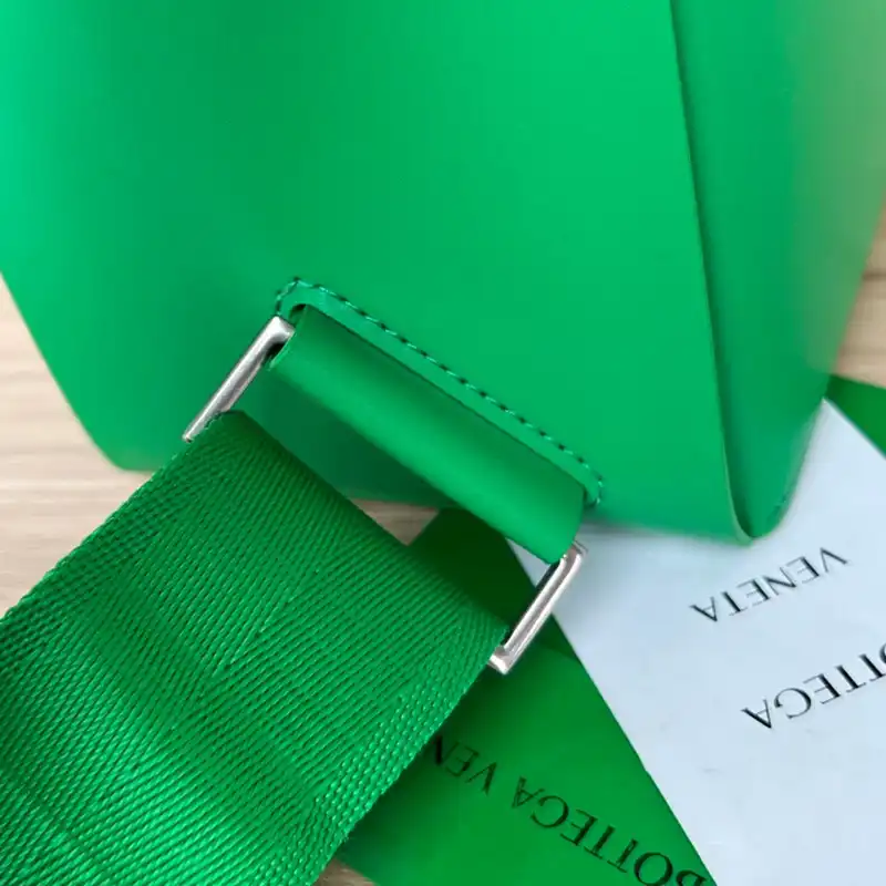 bo*te*ga Ve*ne*ta bag 2211sf0014