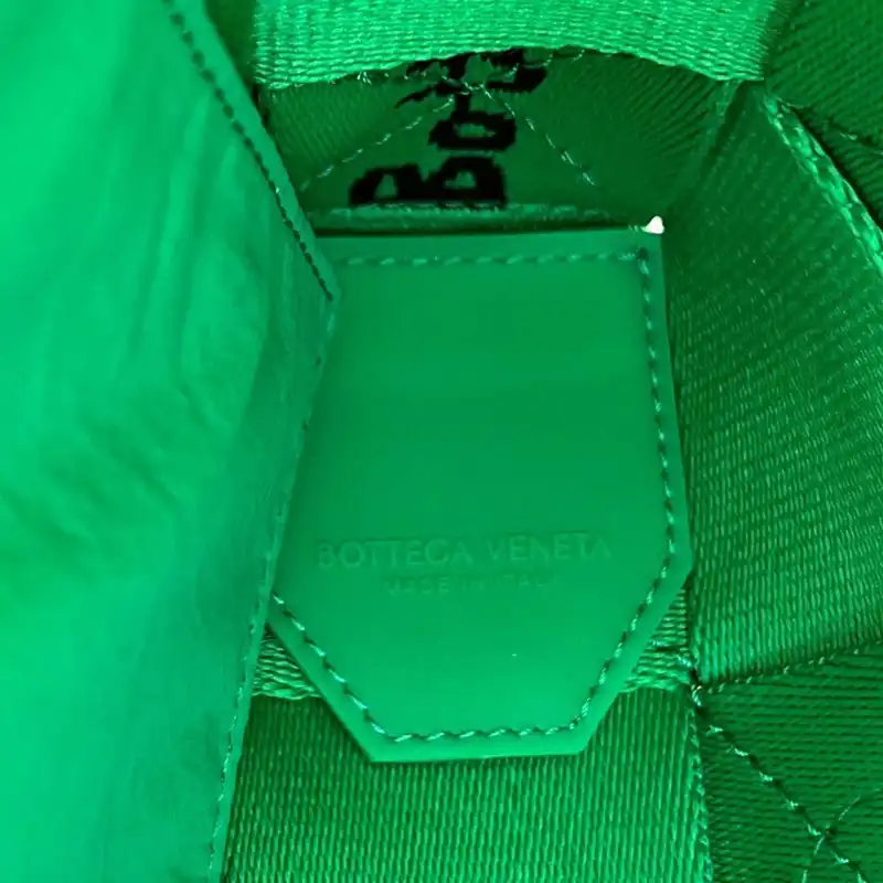 bo*te*ga Ve*ne*ta bag 2211sf0108