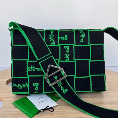 bo*te*ga Ve*ne*ta bag 2211sf0108