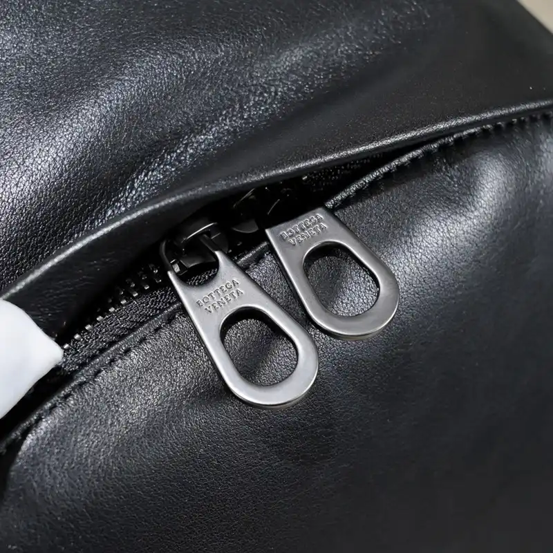 bo*te*ga Ve*ne*ta bag 2212yz0047