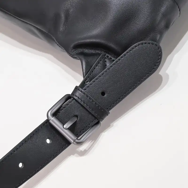 bo*te*ga Ve*ne*ta bag 2212yz0048