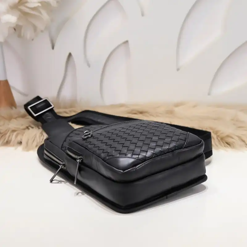 bo*te*ga Ve*ne*ta bag 2212yz0051