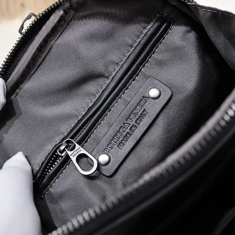 bo*te*ga Ve*ne*ta bag 2212yz0052