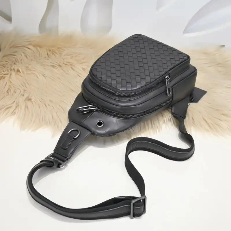 bo*te*ga Ve*ne*ta bag 2212yz0054