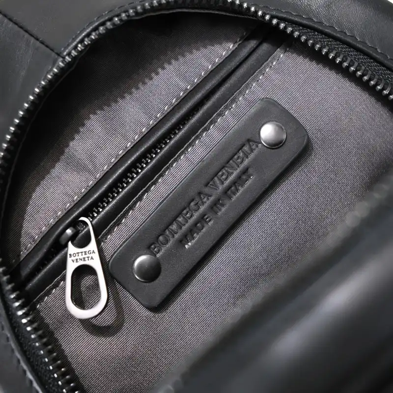 bo*te*ga Ve*ne*ta bag 2212yz0054