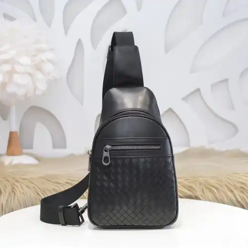 bo*te*ga Ve*ne*ta bag 2212yz0055