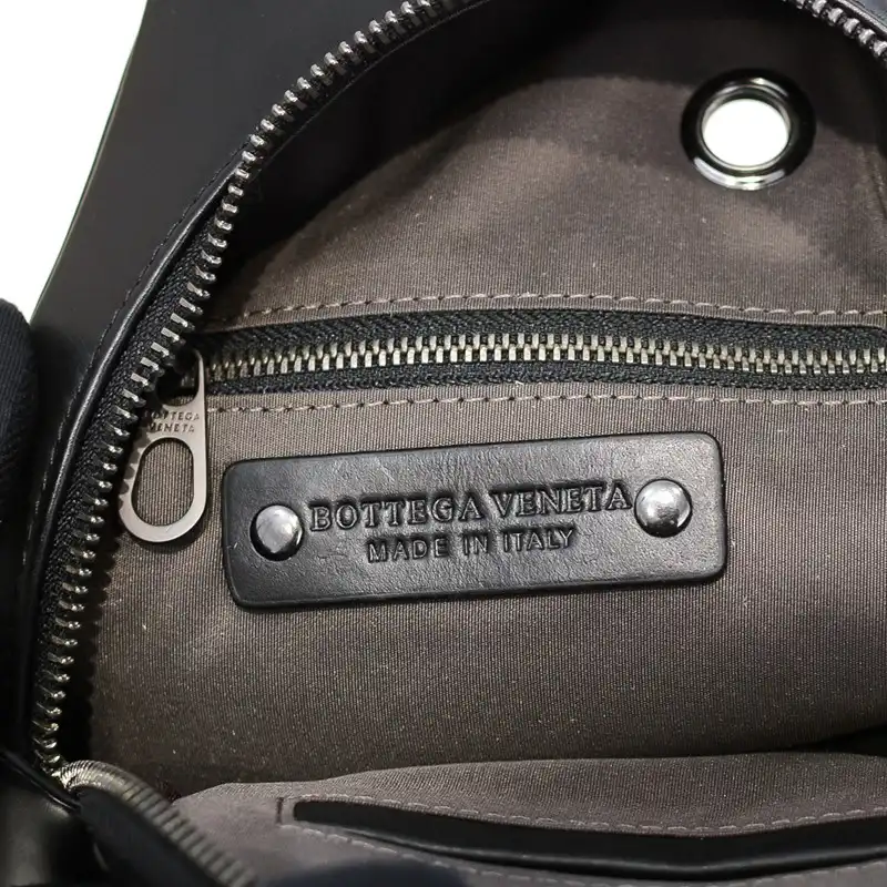 bo*te*ga Ve*ne*ta bag 2212yz0055