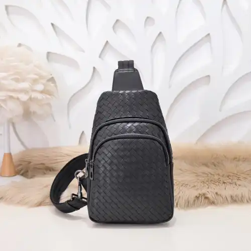 bo*te*ga Ve*ne*ta bag 2212yz0056