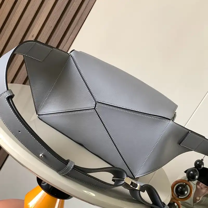 L0ew* bags 2312ya0022