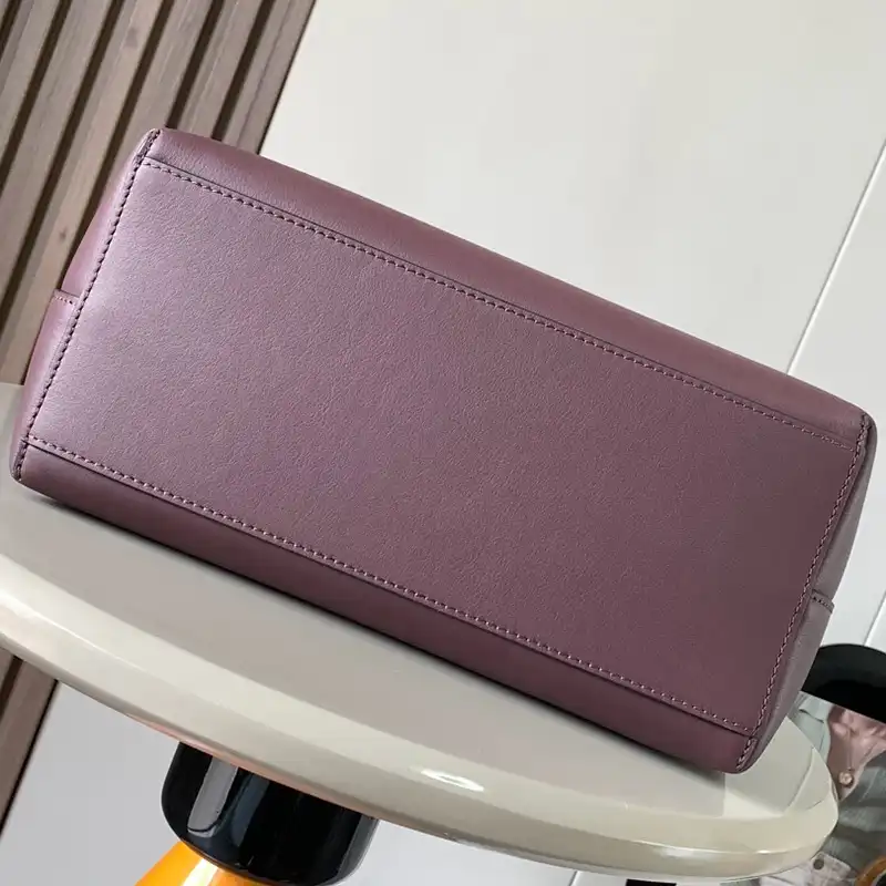 L0ew* bags 2401ya0163