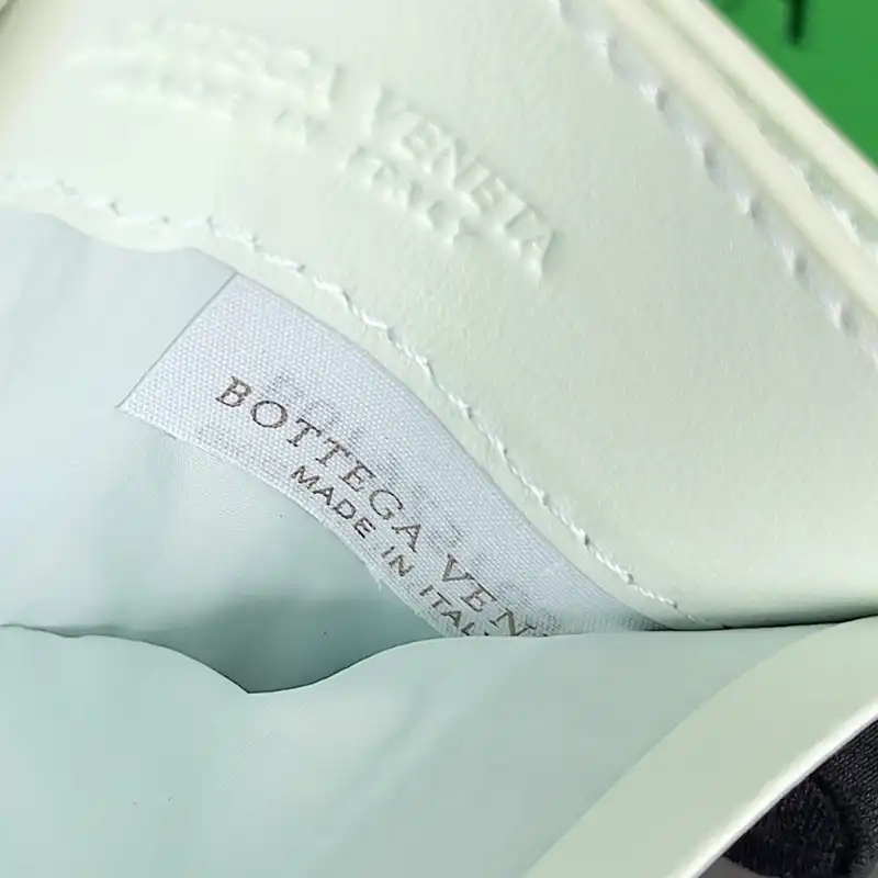 bo*te*ga Ve*ne*ta bags 2401ya0200