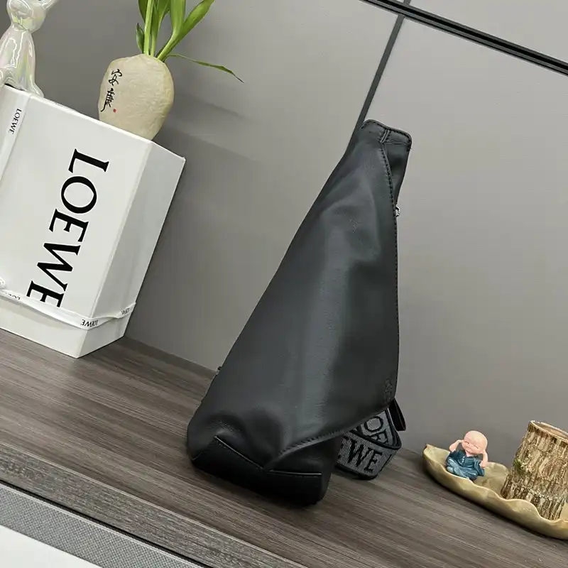 L0ew* bags 2404ya0082