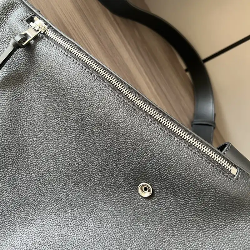 L0ew* bags 2404ya0092