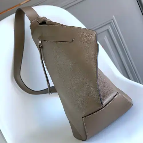 L0ew* bags 2404ya0095