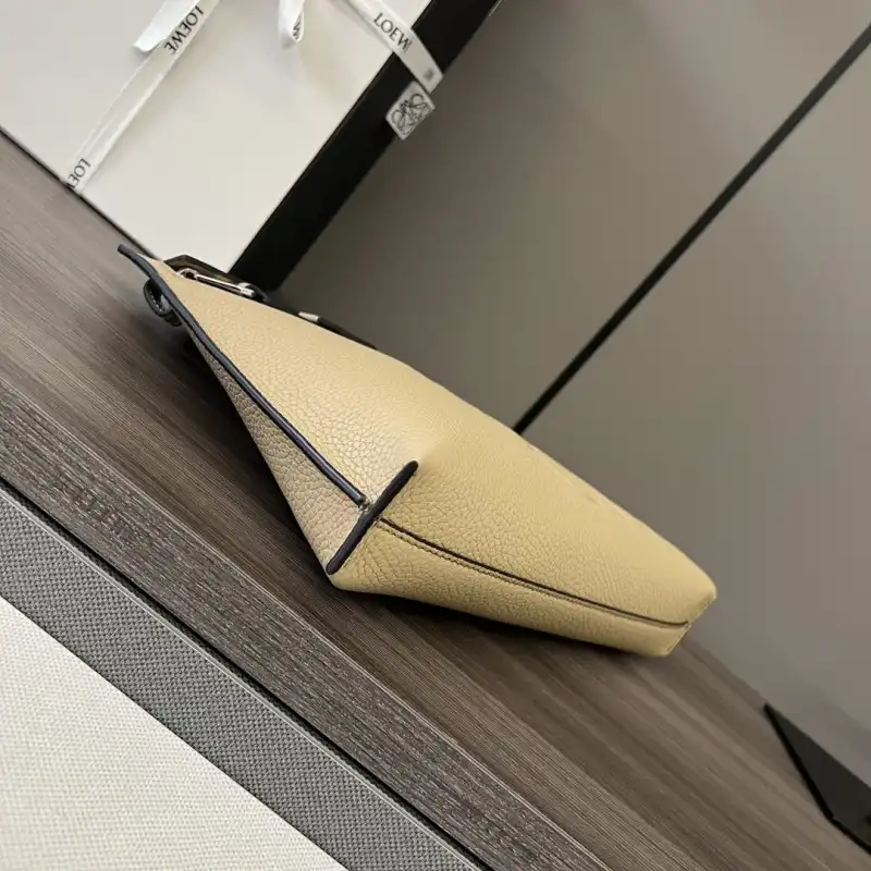 L0ew* bags 2406ya0164