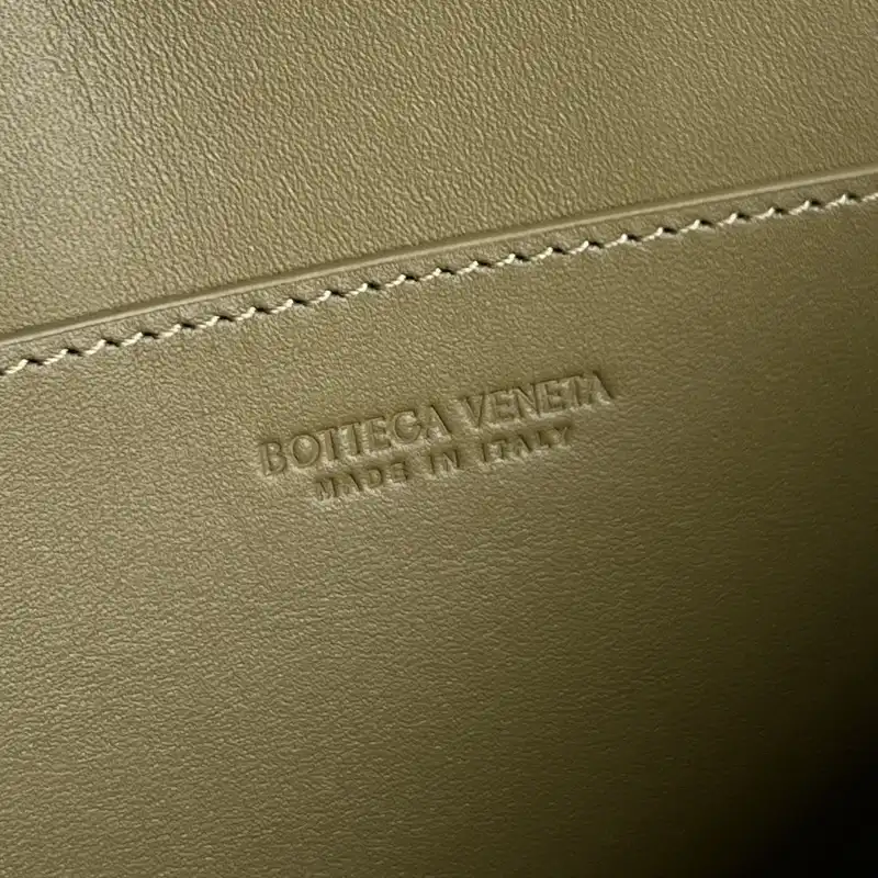 bo*te*ga Ve*ne*ta bags 2409sf0011