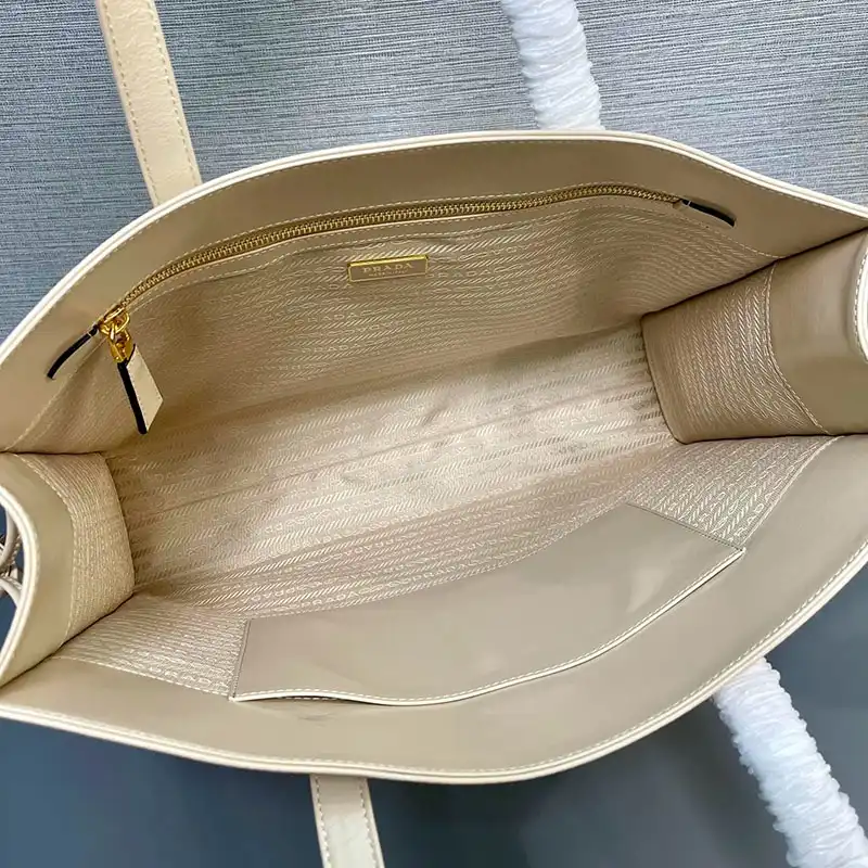 Pra*a bags 2409ya0128