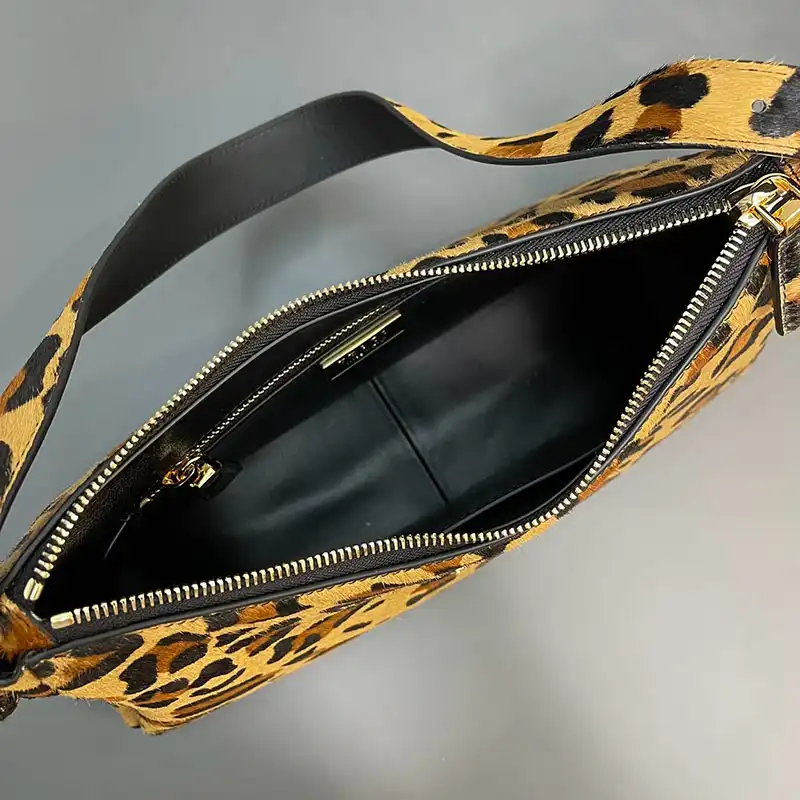 Pra*a bags 2411ya0017