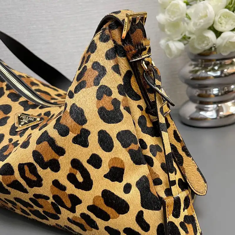 Pra*a bags 2411ya0020