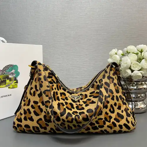 Pra*a bags 2411ya0020