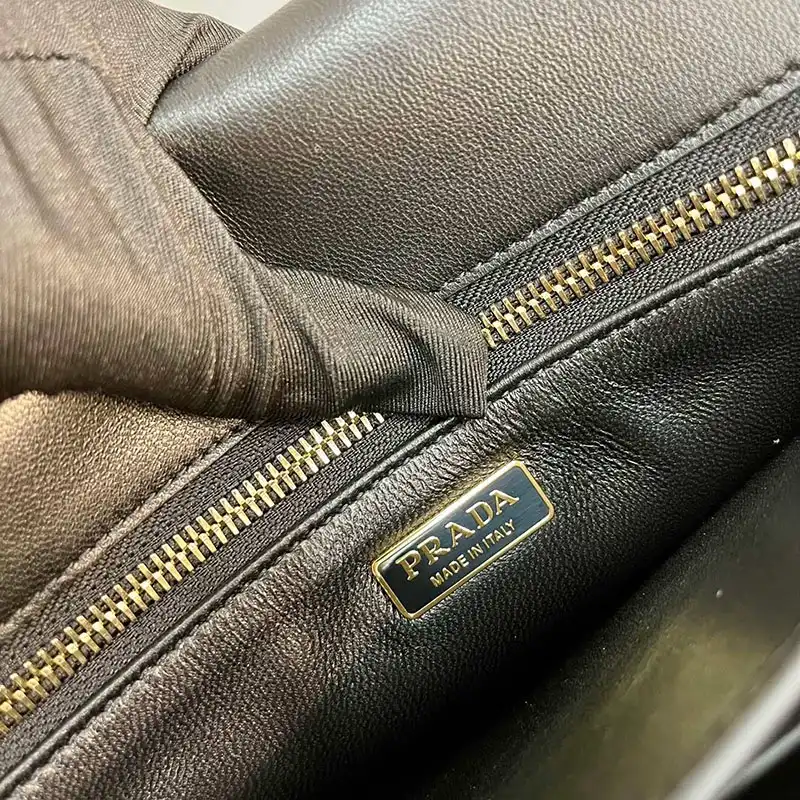 Pra*a bags 2411ya0119