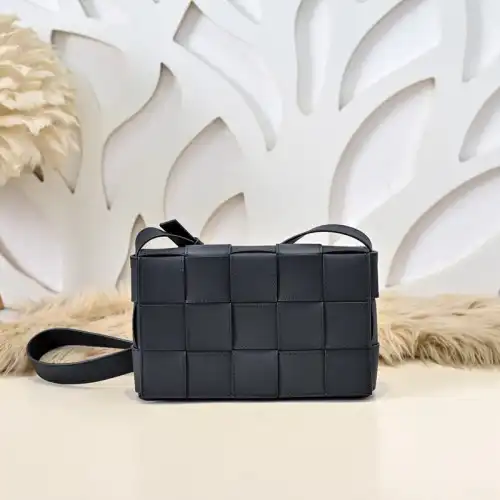 bo*te*ga Ve*ne*ta bags 2411ya0128